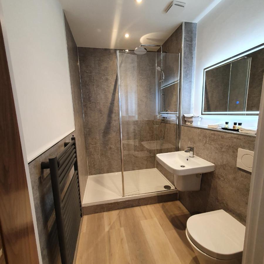 Central Penthouse With Hot Tub & Views 24 Cheltenham Exteriör bild