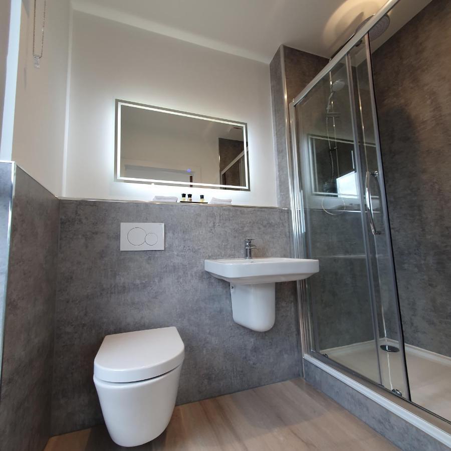 Central Penthouse With Hot Tub & Views 24 Cheltenham Exteriör bild