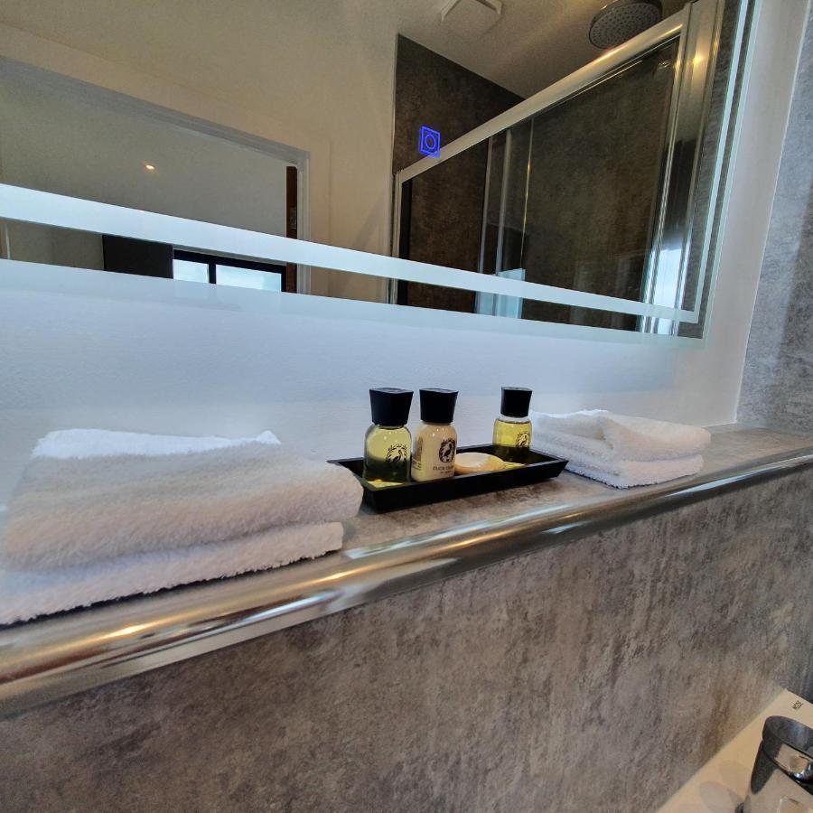 Central Penthouse With Hot Tub & Views 24 Cheltenham Exteriör bild