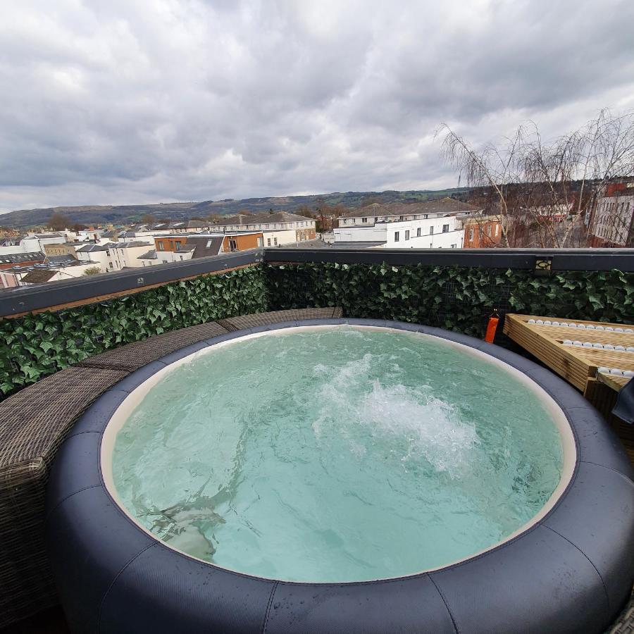 Central Penthouse With Hot Tub & Views 24 Cheltenham Exteriör bild