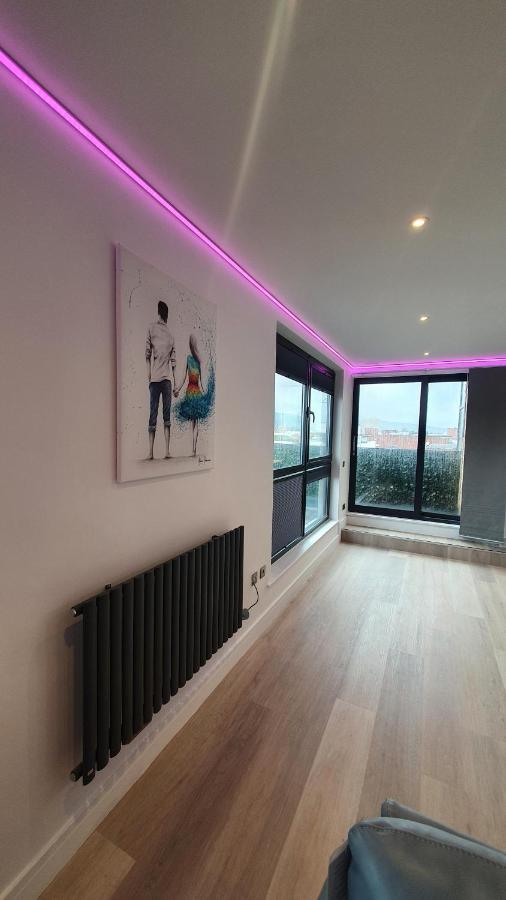 Central Penthouse With Hot Tub & Views 24 Cheltenham Exteriör bild