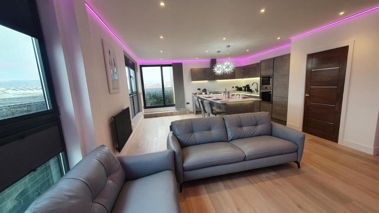Central Penthouse With Hot Tub & Views 24 Cheltenham Exteriör bild